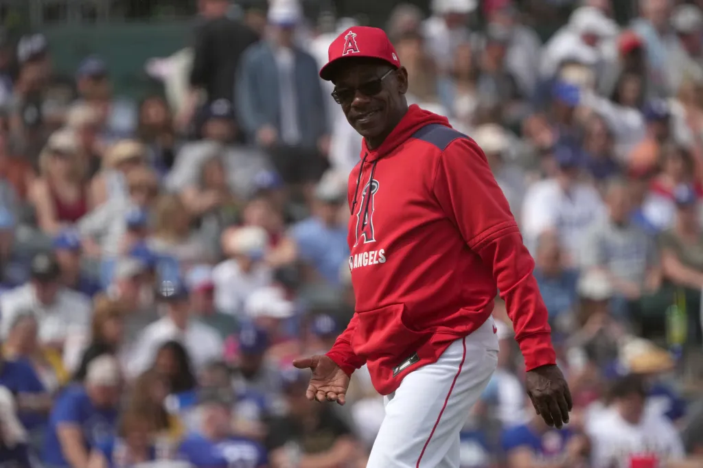 MLB cellphone ban clubhouse