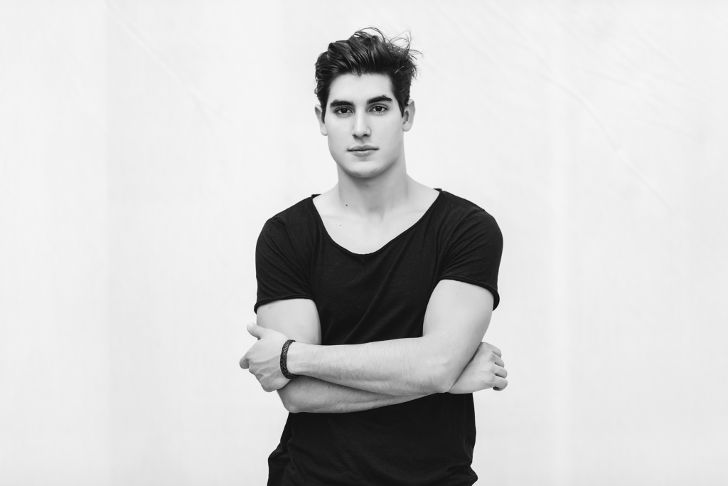 Henry Zaga