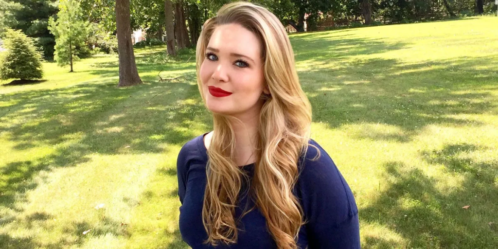 Sarah J. Maas