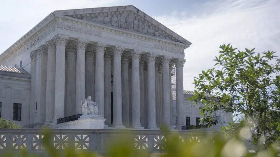 Supreme Court lifts block on mass layoffs