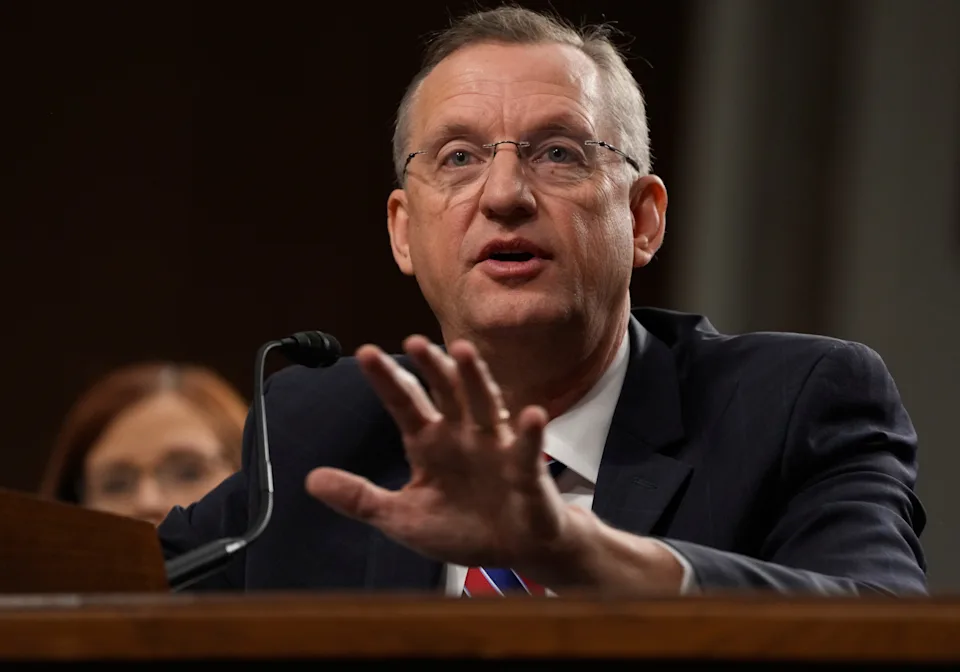 Trump extends federal hiring freeze