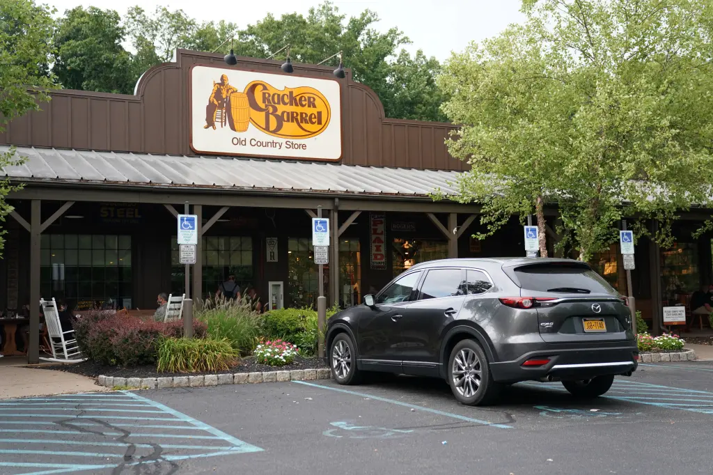 Cracker Barrel DEI lawsuit