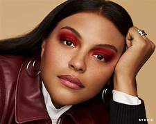 Paloma Elsesser Beauty Trends